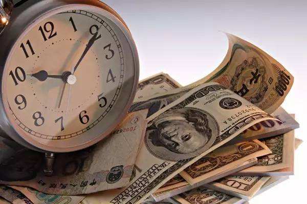 爱华中文平台:黄金目前在日线走势上走出一波大涨价格